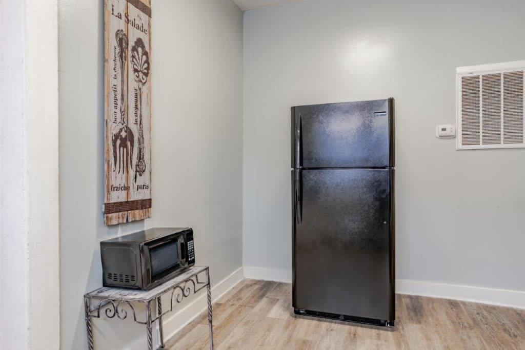 Dauphin District Darling #1-Downtown, Restaurants Apartment Mobile Exterior photo